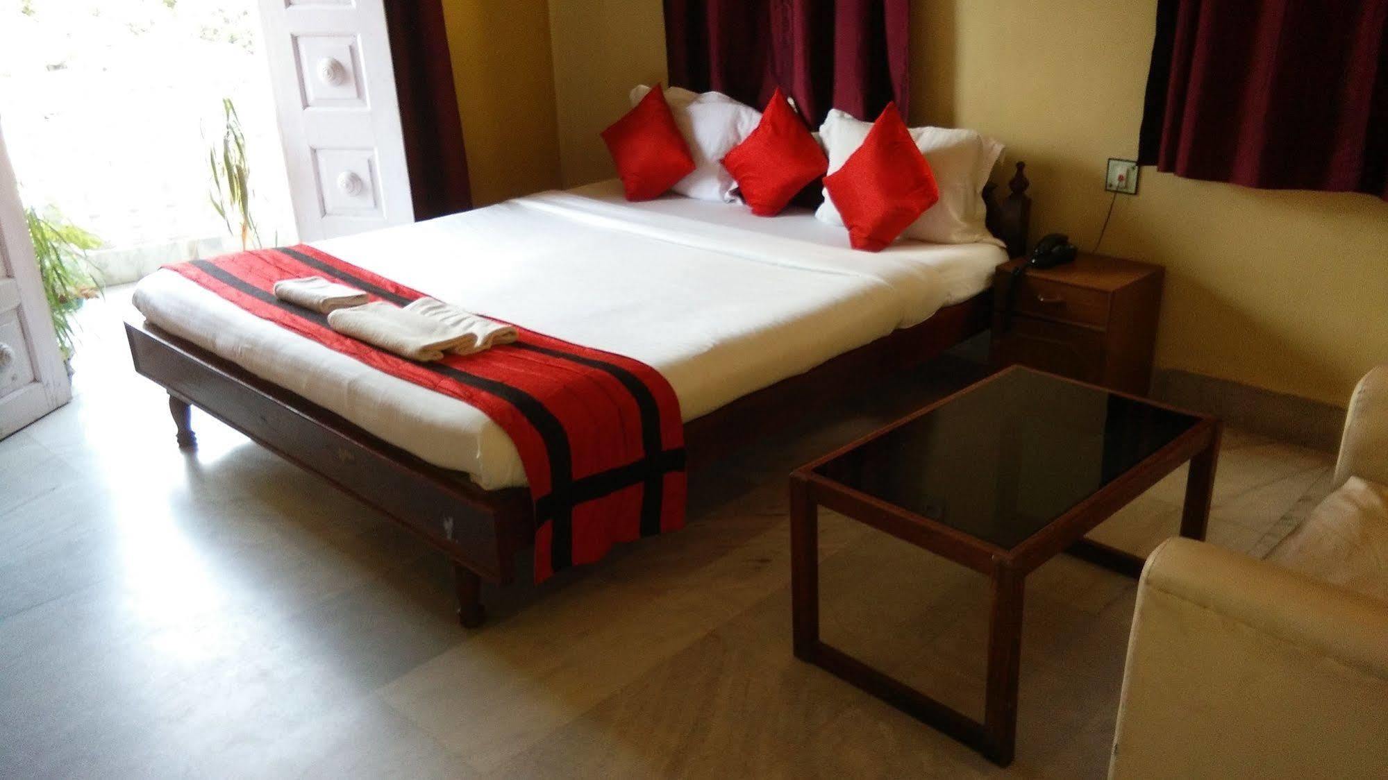 New Hotel White Palace Καλκούτα Εξωτερικό φωτογραφία